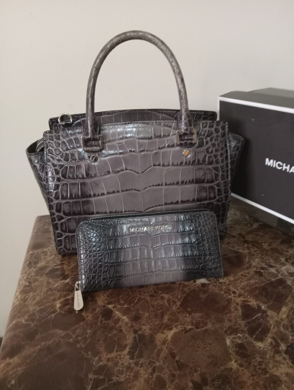 Michael Kors Grey Croc Embossed Leather Tote & Wallet Bundle  EUC - Picture 12 of 16